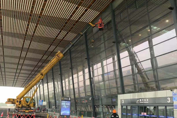 坡头玻璃幕墙维护和保养